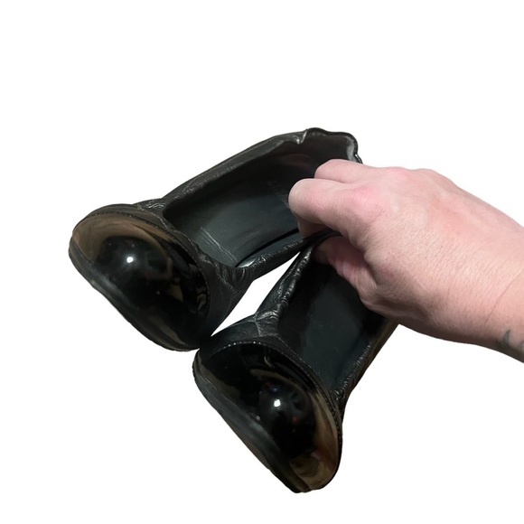 Stuart Weitzman gray and black leather cap toe pumps - Picture 8 of 11